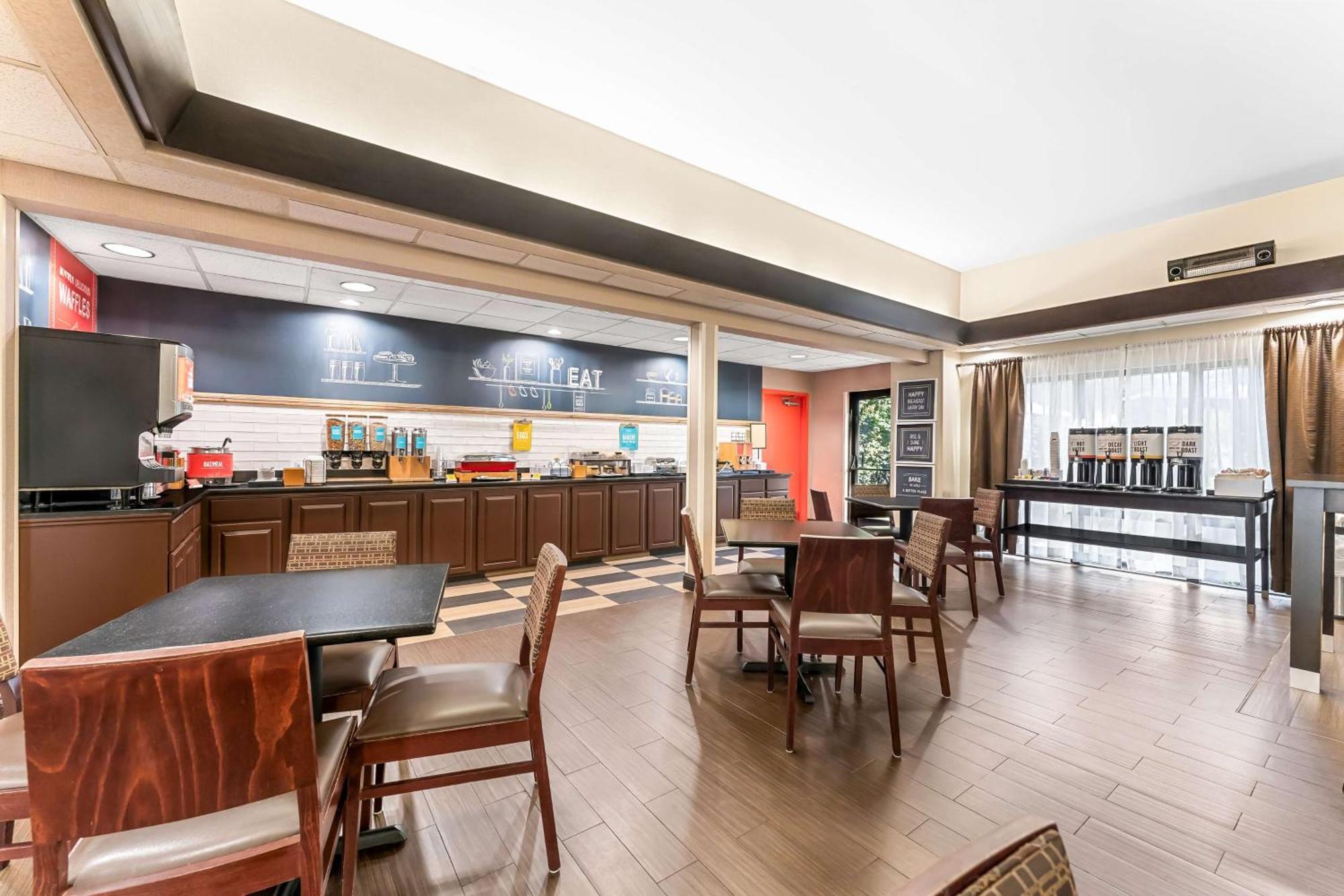 Hampton Inn Stroudsburg Poconos Exteriör bild